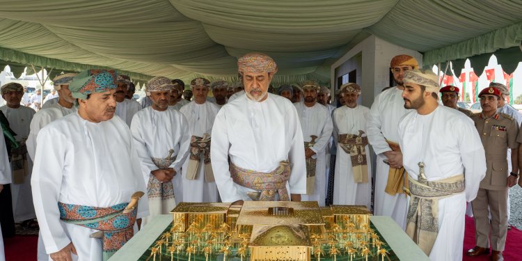 سلطنة عُمان تكتسي ألوان الفخر والاعتزاز .. بعد غد انطلاق احتفالات العيد الوطني الـ54 المجيد