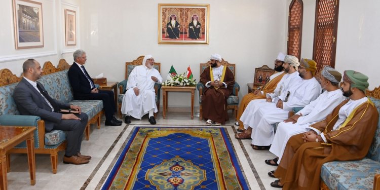 سلطنة عُمان والجزائر تعقدان جلسة مباحثات