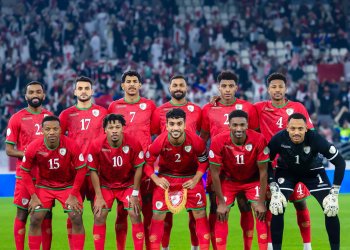 الأحمر يحقق فوزًا مهمًّا على نظيره القطري في خليجي ٢٦