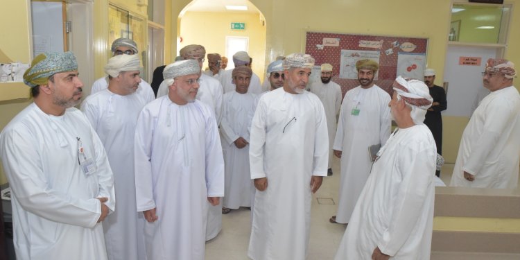 وكلاء الصحة يزورون عددًا من المؤسسات الصحية