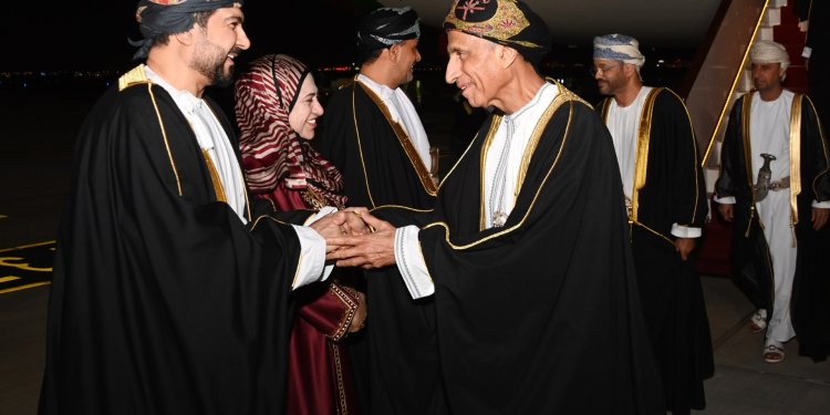 سمو السيد فهد يعود إلى البلاد