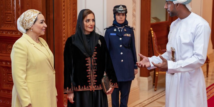 السيدة الجليلة وحرم فخامة الرئيس المصري تزوران قلعة الميراني بمطرح