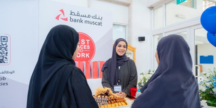 بنك مسقط يستعرض فرص التدريب والتوظيف بكلية الدراسات المصرفية والمالية