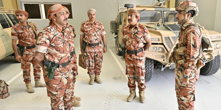 قائد الجيش السلطاني العُماني يفتتح “معسكر الحشمان” للواء حرس الحدود