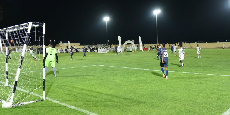 ضمن برنامج ” الملاعب الخضراء ” .. بنك مسقط يشارك في افتتاح مشروع إنارة ملعب فريق التضامن بولاية جعلان بني بو حسن