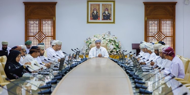 بلدي شمال الباطنة يناقش تعزيز المشروعات البلدية والخدمية بالمحافظة