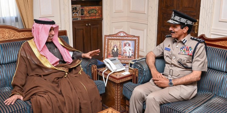 المفتش العام للشرطة والجمارك يستقبل الأمين العام لمجلس وزراء الداخلية العرب