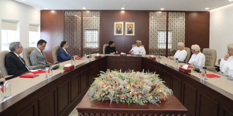 سلطنة عُمان والهند تبحثان تعزيز الفرص الاستثمارية في المناطق الاقتصادية والحرة