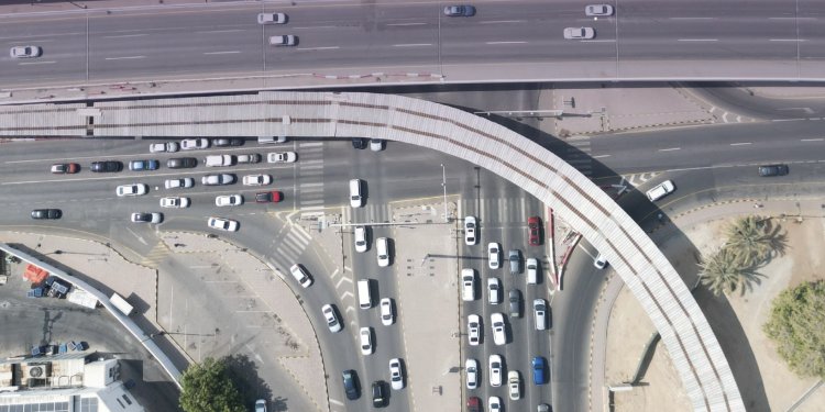 بلدية مسقط تصدر توضيحّا حول توقف أعمال توسعة جسر الغبرة