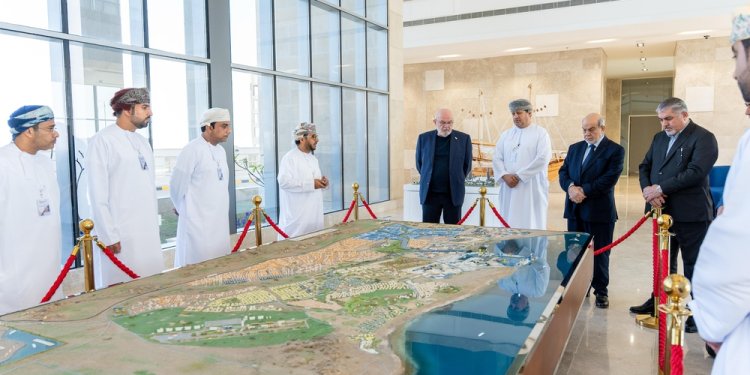 وفد عراقي يبحث فرص الاستثمار بالدقم ويؤكد على أهمية تطوير العلاقات الاقتصادية وتحفيز الشراكات التجارية