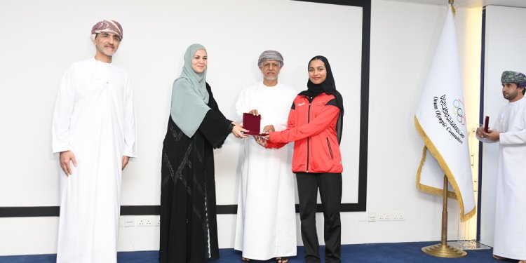 تكريم المنتخب الوطني للمبارزة يحصد الميدالية البرونزية .. واللجنة الأولمبية تحتفي بالإنجاز