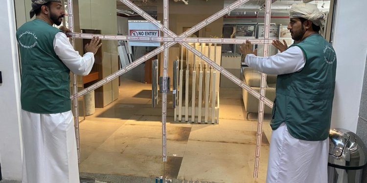 بقرار قضائي.. “المستهلك” تُغلق منشأتين تجاريتين