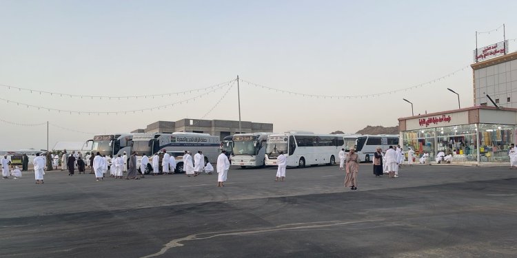 توقّف مؤقت لحافلات حجاج عُمانيين عند ميقات السيل الكبير ..وبعثة الحج العُمانية توضح
