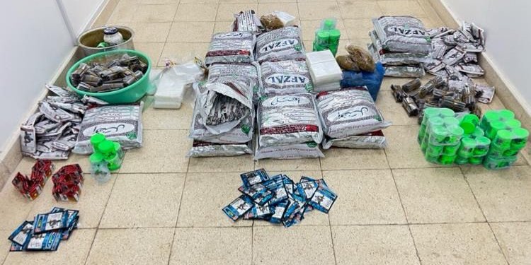 ضبط أكثر من 1400 سلعة من التبغ الممضوغ في المصنعة