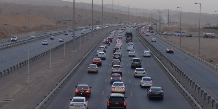 أكثر من 1.7 مليون مركبة مسجلة في سلطنة عُمان حتى نهاية مارس 2025