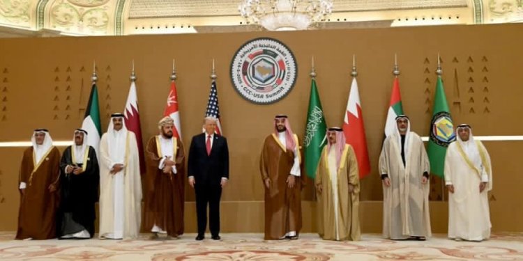 أمير الكويت يشيد بالجهود العمانية لإحلال السلام في اليمن خلال القمة الخليجية الأمريكية