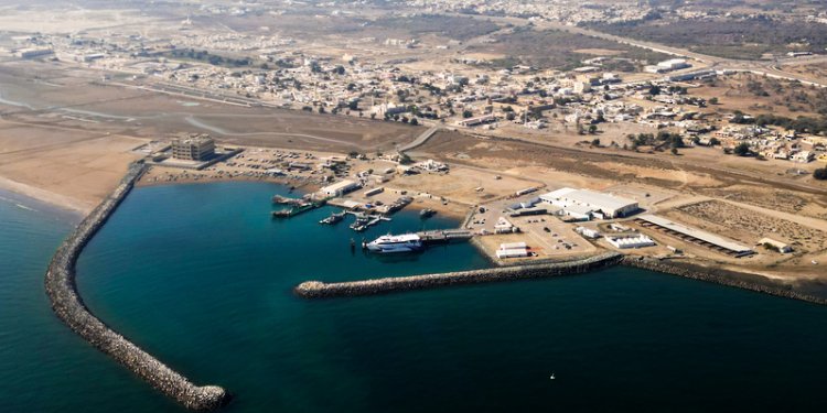 توسيع الحوض الحالي وإنشاء كاسر أمواج ضمن المرحلة الأولى لتطوير ميناء شناص