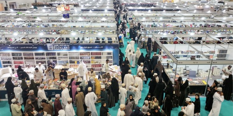 معرض مسقط الدولي للكتاب يسجل ارتفاعًا في عدد زواره هذا العام