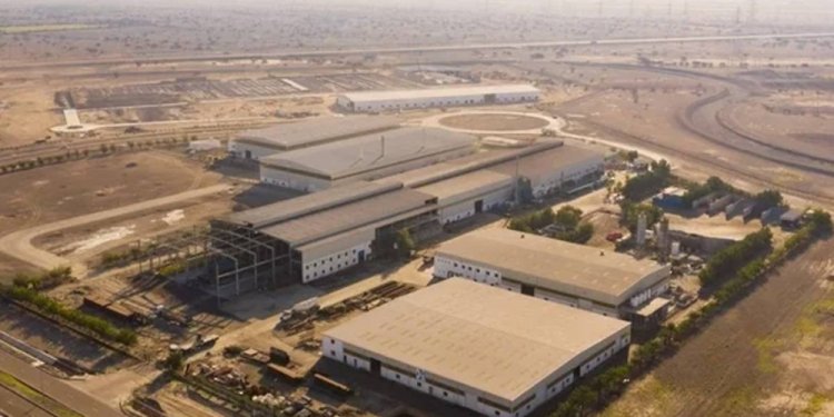 التحول نحو الطاقة النظيفة: كيف يسهم مصنع يونايتد سولار في دعم رؤية عمان 2040؟