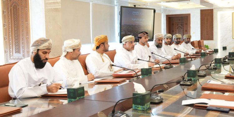 محافظ الداخلية يبحث مع أعضاء مجلس الشورى المشروعات التنموية