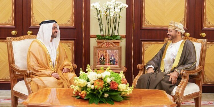 وزير الخارجية يتسلّم نسخًا من أوراق اعتماد السفيرين الإماراتي والسنغالي