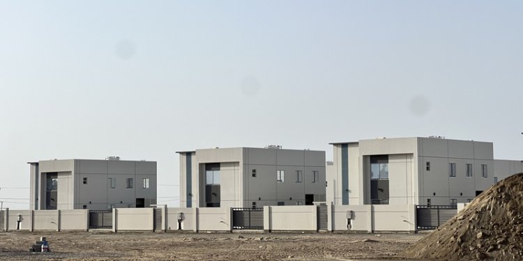 35 وحدة سكنية في المرحلة الإنشائية الأولى لمشروع “حي العطاء” بالخابورة
