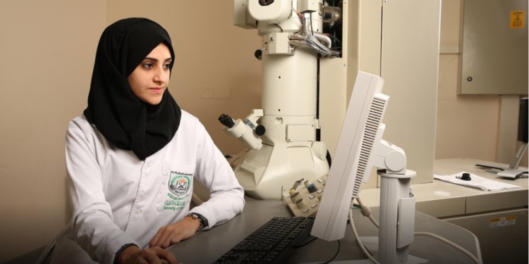 جامعة نزوى تُطلق كرسيًّا لتطبيقات الذكاء الاصطناعي لتعزيز البحث والابتكار في التعليم