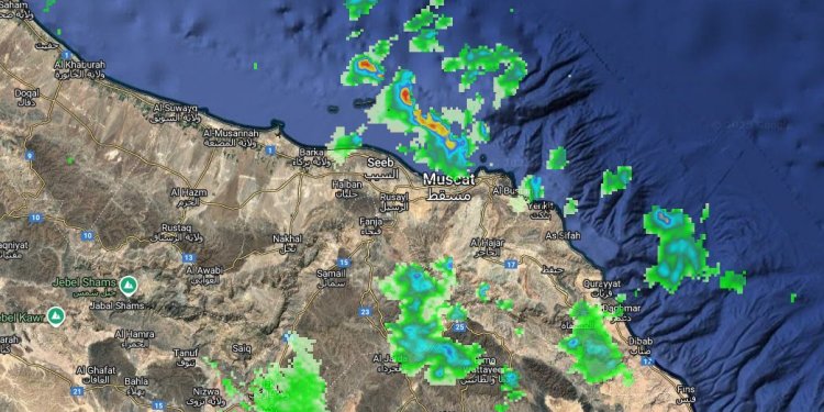 أمطارٌ رعدية متفاوتةُ الغزارة على عددٍ من المحافظات بينها مسقط