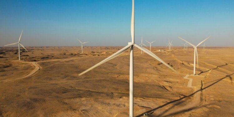 تبدأ الإنتاج بين 2025 و2026.. هل تعرف أين توجد أكبر مشروعات الطاقة الشمسية والرياح في سلطنة عُمان؟