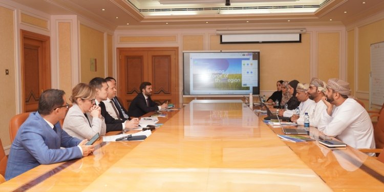 سلطنة عُمان تبحث مع بنك التنمية الأوراسي تعزيز التعاون الاقتصادي والاستثماري