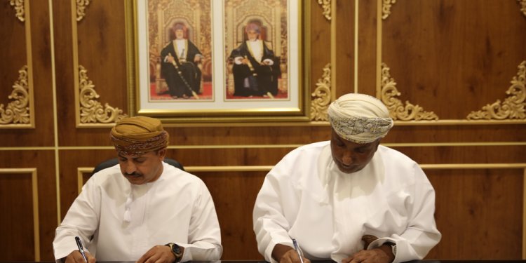 اتفاقيات بأكثر من مليون ريال عُماني .. مشاريع خدمية ترى النور في محافظة الظاهرة