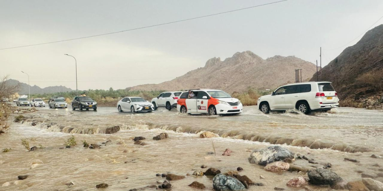 أمطار الخير تهطل بغزارة متفاوتة على عدد من ولايات شمال الشرقية وجنوب الباطنة
