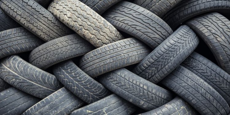 ضبط 450 إطارًا مستعملًا ومنتهي الصلاحية في ظفار
