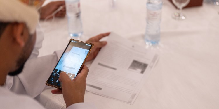 ضمن مبادراتها المجتمعية في خريف ظفار..عمانتل تنظّم مبادرة متخصصة في الذكاء الاصطناعي لذوي الإعاقة البصرية