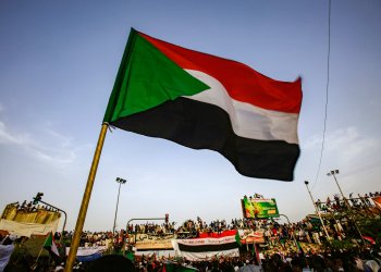 السودان على حافة الانهيار .. حرب الجنرالات ومعركة البقاء