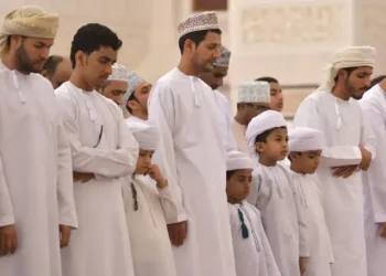 عُمان .. حيث تُصلّي المذاهب في محراب واحد