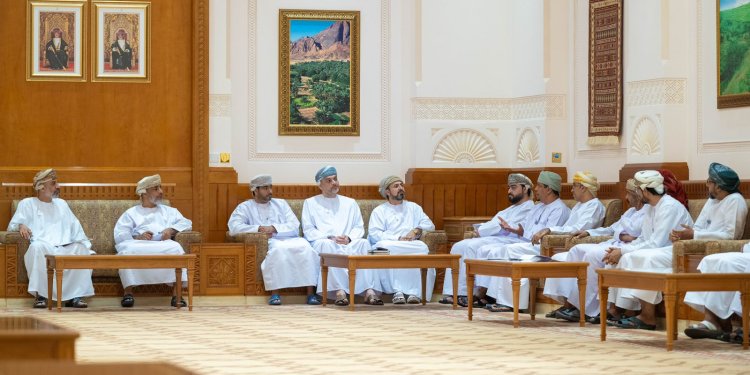 لقاء صريح بين رئيس مجلس الشورى والمسرحين عن العمل .. صوت المواطن يصل تحت القبة