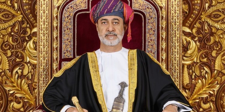 جلالة السلطان المعظم يعود إلى أرض الوطن