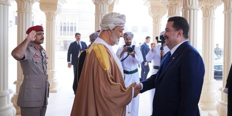 جلالةُ السُّلطان المُعظّم يستقبل دولةُ رئيس الوزراء العراقي