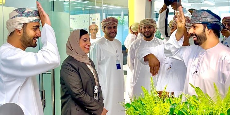 العالم يحيي «اليوم الدولي للغات الإشارة».. هل تعلم أن الإعاقة السمعية هي الأكثر شيوعًا بين العُمانيين؟