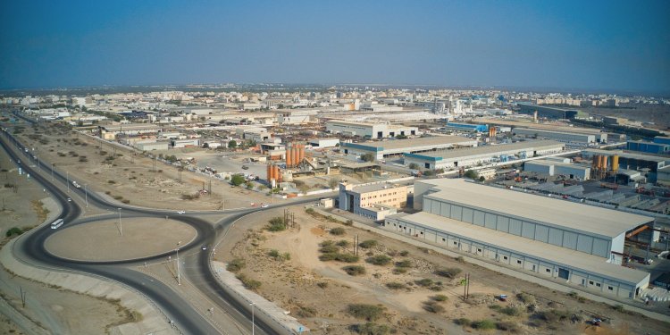 تقرير رقابي يكشف: مشاريع بملايين الريالات متعثرة في مدينة صحار الصناعية منذ أكثر من 3 سنوات