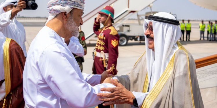 أمير الكويت يختتم زيارته لسلطنة عُمان