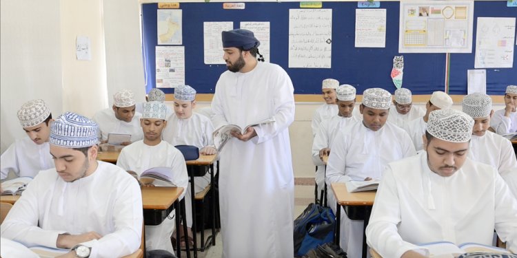 شعار هذا العام: “إعادة النظر في مهنة التدريس بوصفها مهنة تعاونية” 	..سلطنة عُمان تحتفل باليوم العالمي للمعلم