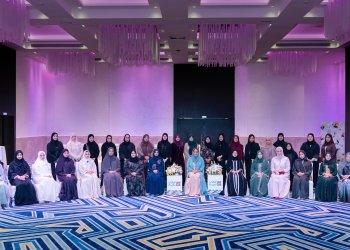 كاتبة عُمانية تتجاوز عزلة الجغرافيا لتروي أدوار الإعلام العُماني وتنقب في تضاريسه عبر تجربة مميزة