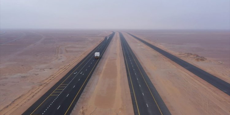 ازدواجية طريق السلطان سعيد بن تيمور تقترب من الاكتمال بطول يتجاوز 60 كم ومرافق خدمية متكاملة