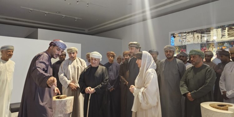 وزارة الثقافة والرياضة والشباب تطلق معرض “ملاذ” بمركز نزوى الثقافي بمشاركة نخبة من الفنانين العُمانيين