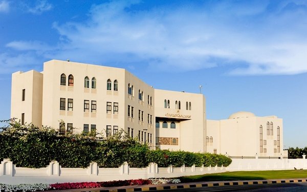مجلس الوزراء يحث على أهمية تشجيع الصناعات العُمانية