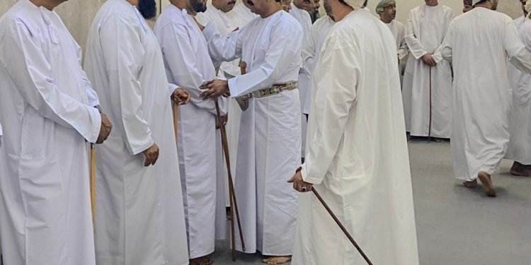 وفود مبعوثة من السيدة الجليلة تؤدي واجب العزاء .. مؤكدة رسوخ قيم التعاضد والترابط في المجتمع العُماني