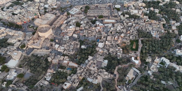 “الداخلية” تُراهن على الاقتصاد البنفسجي: تراث نابض وسياحة مستدامة وتنمية في التعليم والصحة