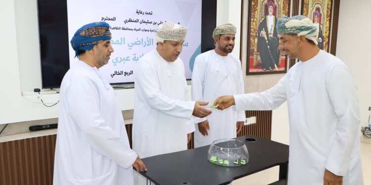 قرعة لتخصيص 40 أرضًا لعزب مربي الماشية بعبري